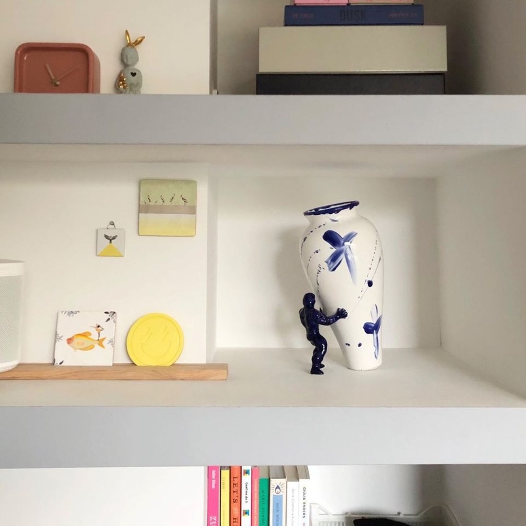 I love to get pictures where my products end up. Thank you @roosvdb for this beautiful picture 😍
.
.
.
.
.
#dutchdesign #productdesign #contemporarydesign #collectibledesign #designer #Mysuperhero #designstudio #eyecatcher #shop #ceramics #ceramic #design #jasmindjerzic #instadesign