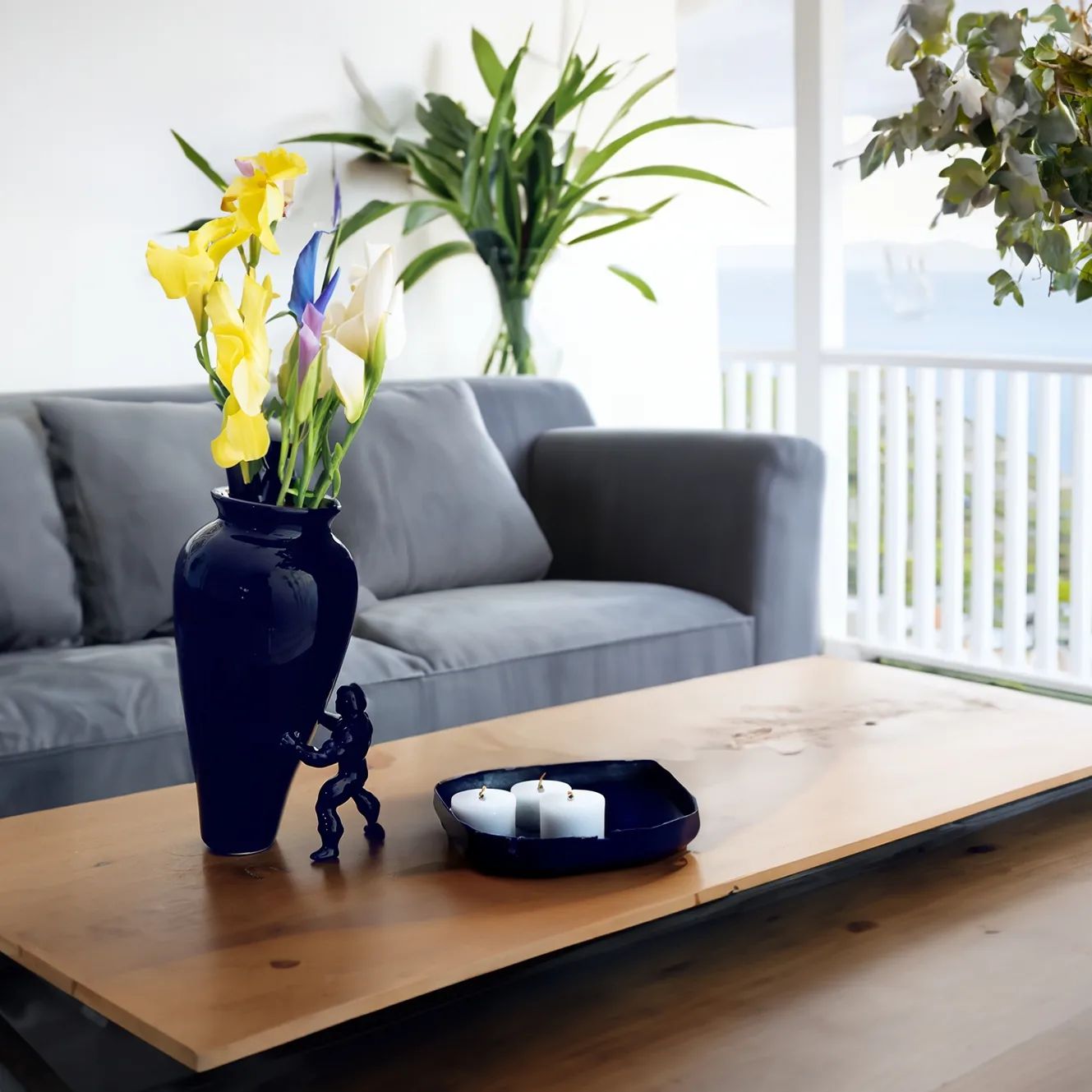 Embracing the summer vibes with this stunning vase, showcasing the beauty of flowers 🌹🌼 🏺⛵☀️🌊🍹 !!
#mysuperhero #vase #ceramics #bluehero #summer #beautifulvaseofflowers #heman #art #ceramicart #jasmindjerzicmysuperhero #homedecor #tabledecor